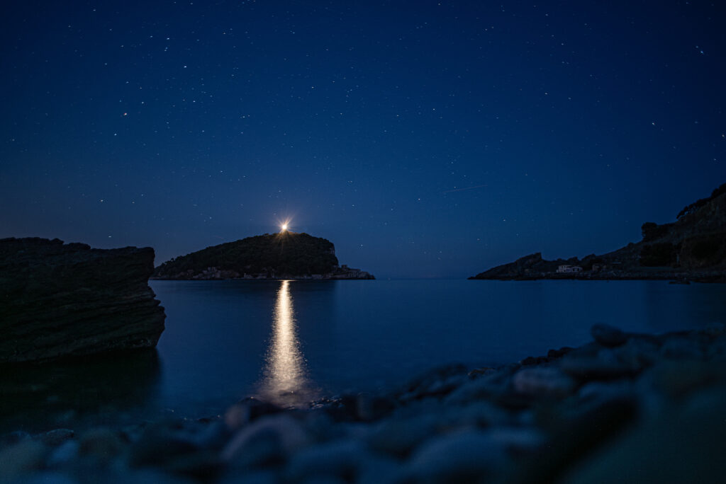 Corse notturne 2026. Regalati una serata indimenticabile, raggiungi il Pozzale o Porto Venere via mare. 1 Corse notturne