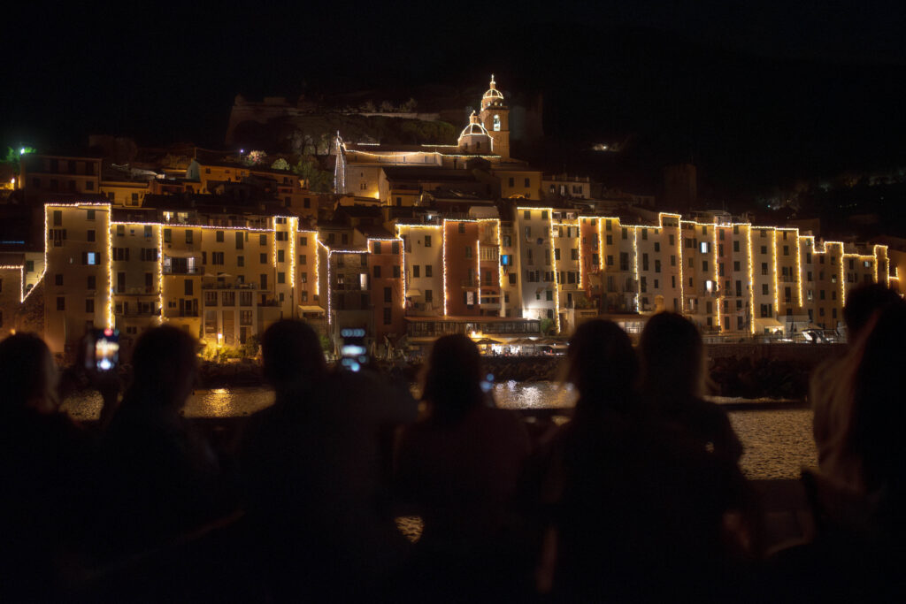 Corse notturne 2026. Regalati una serata indimenticabile, raggiungi il Pozzale o Porto Venere via mare. 8 PV